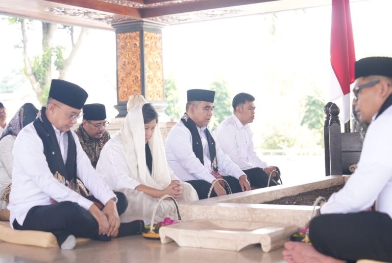 Ziarah ke Makam Bung Karno, Muzani Tegaskan Pentingnya Menjaga Indonesia sebagai Rumah Bersama