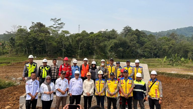 Marlyn Maisarah Tinjau Jembatan Gantung Cibeber, Pastikan Aspirasi Warga Terlaksana